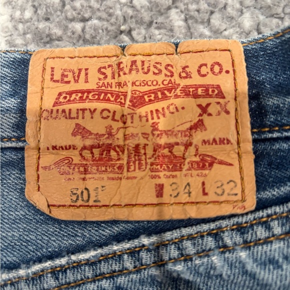 Levi's Classic Straight Denim Jeans - Picture 3 of 5